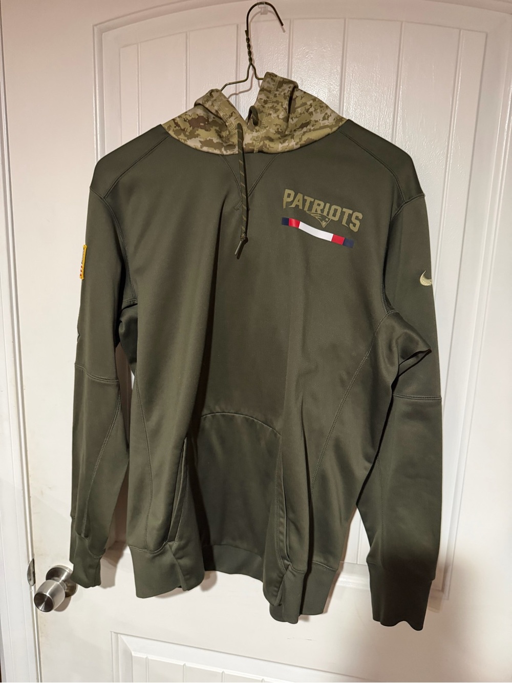 Men's Salute to Service Patriots Olive Green Camouflage Hooded Jacket